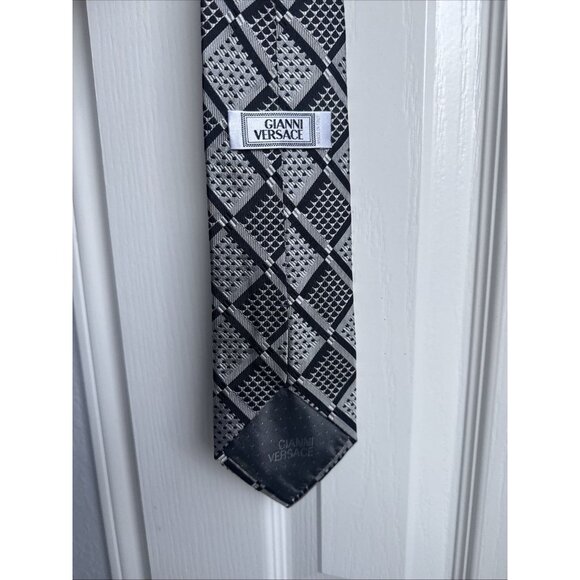 Gianni Versace Men’s Black Silver Gray Square Print Necktie Silk Made In Italy - Picture 2 of 8